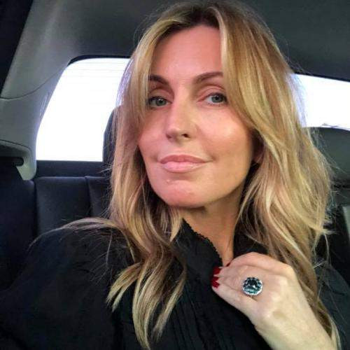 Hymy huulessa mä etenen mun elämässäni